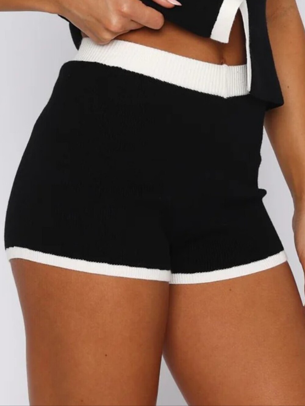 White Fox Second Guessing Knit Shorts Size Small NEW